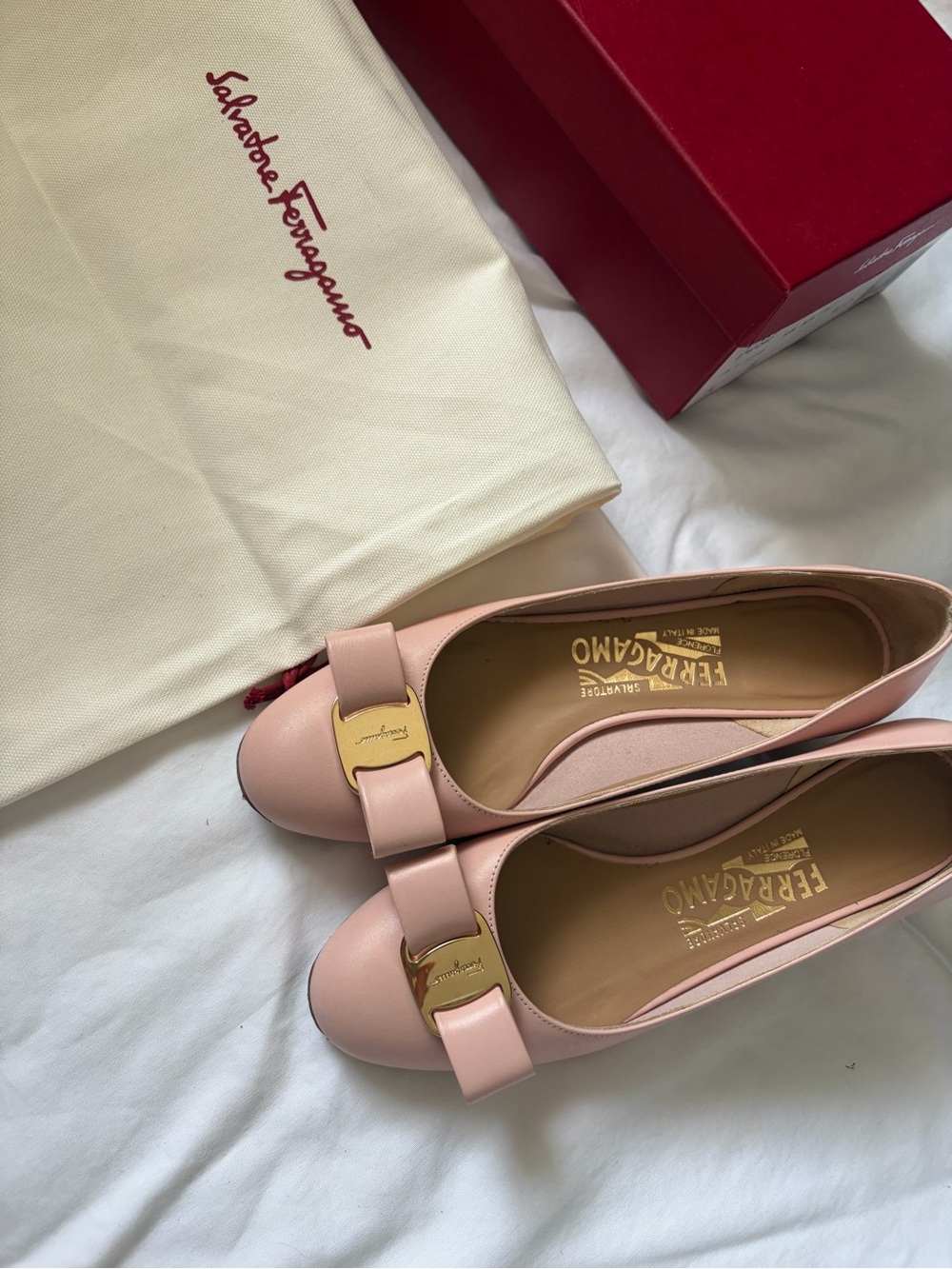 Salvatore Ferragamo Vara Low Heel Pumps, Size 5 - Picture 3 of 9